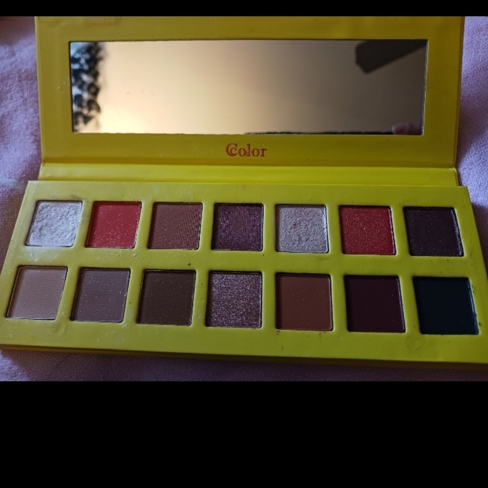 JUICY Color Pressed Powder Eyeshadow Palette. BRAND NEW